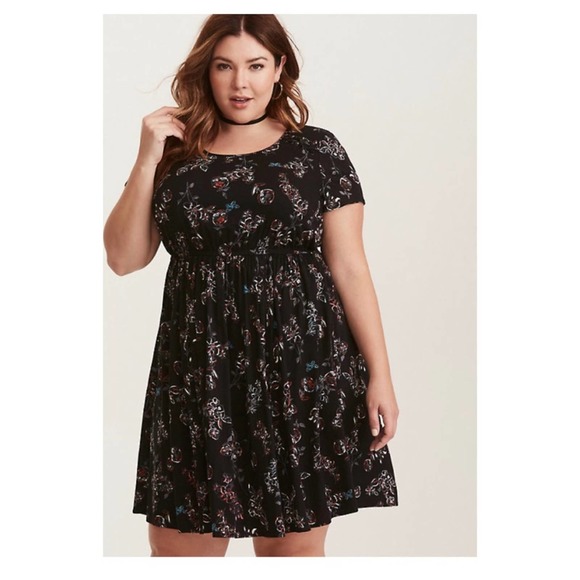 torrid Dresses & Skirts - Torrid floral print challis lace up sleeve dress